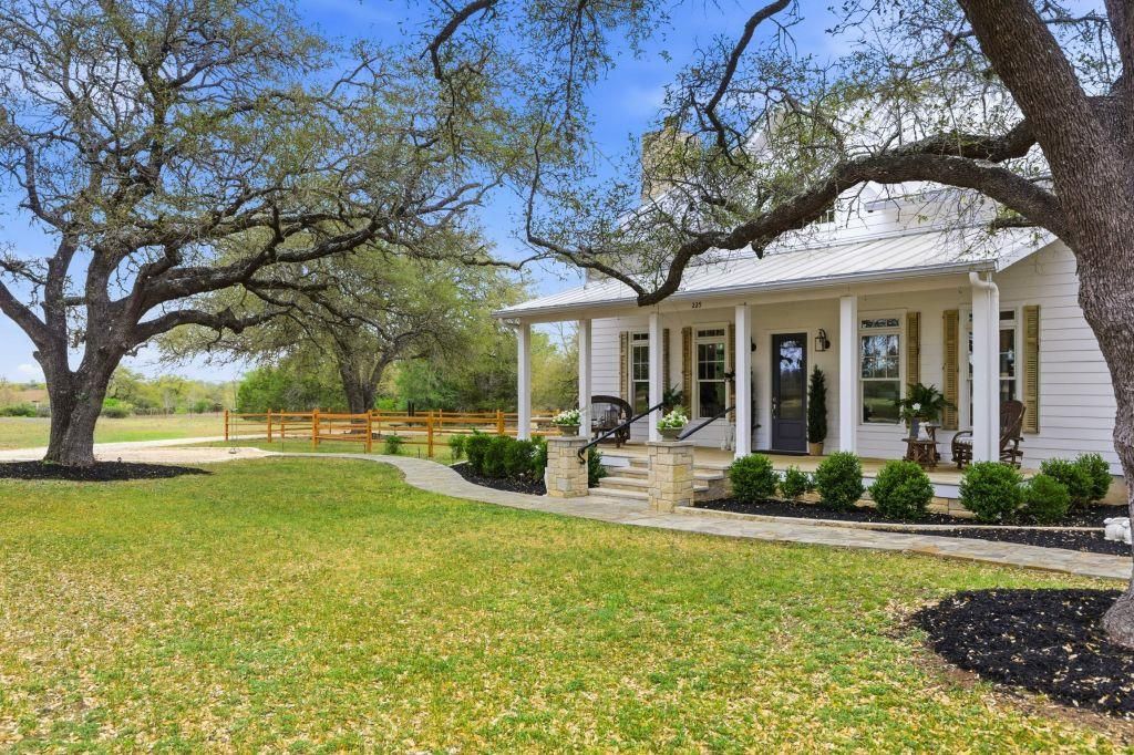 225 Cosmos LN, Driftwood, TX 78619