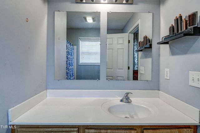 103 Judd Lane, Johnson City, TN 37604