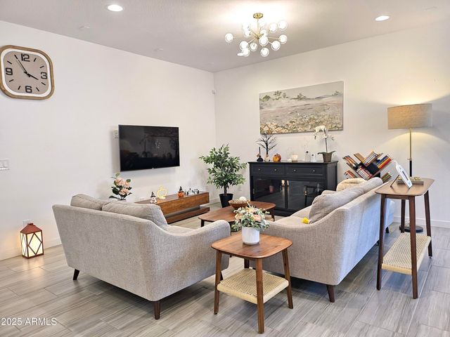 8926 W RANCHO Drive, Glendale, AZ 85305