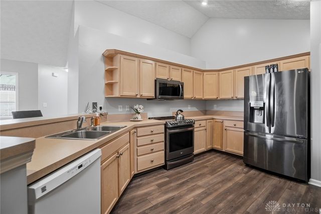 2016 Wentworth Village Drive, Bellbrook, OH 45305