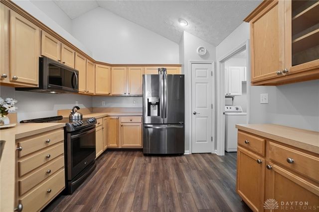 2016 Wentworth Village Drive, Bellbrook, OH 45305