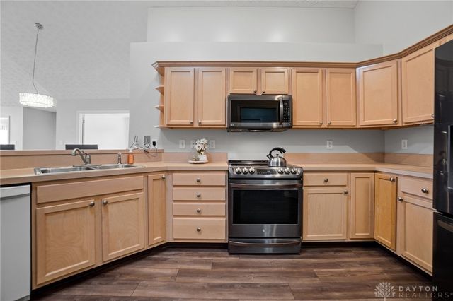 2016 Wentworth Village Drive, Bellbrook, OH 45305