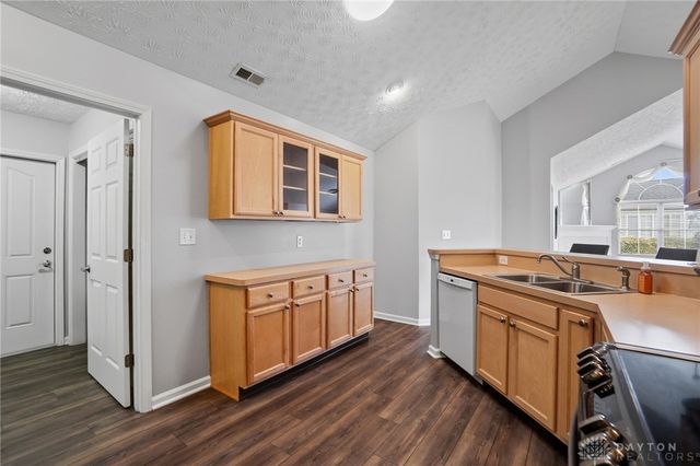 2016 Wentworth Village Drive, Bellbrook, OH 45305