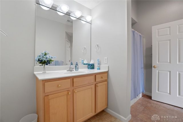 2016 Wentworth Village Drive, Bellbrook, OH 45305