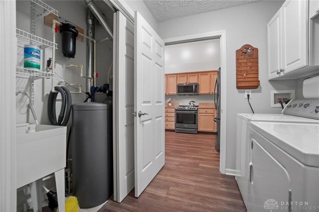 2016 Wentworth Village Drive, Bellbrook, OH 45305