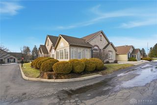 2016 Wentworth Village Drive, Bellbrook, OH 45305