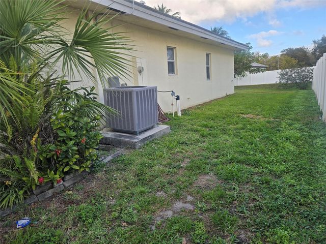 300 NW 17th Avenue, Pompano Beach, FL 33069
