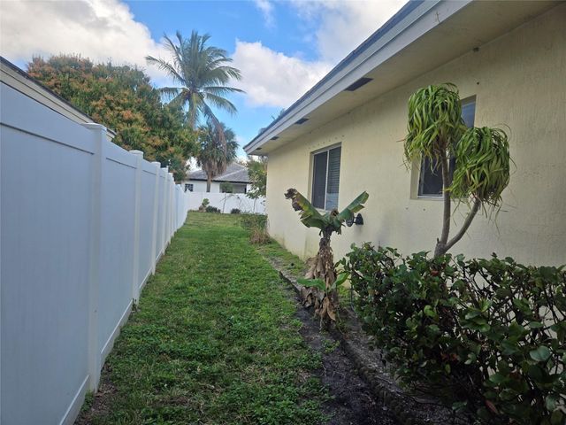 300 NW 17th Avenue, Pompano Beach, FL 33069