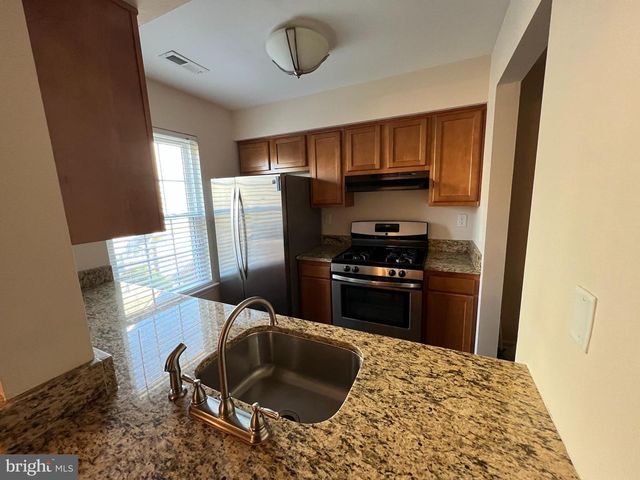 2406B YARMOUTH LN, Mount Laurel, NJ 08054