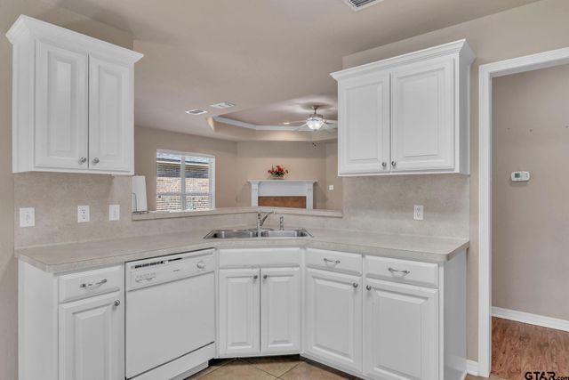 5 Oak Run, White Oak, TX 75693