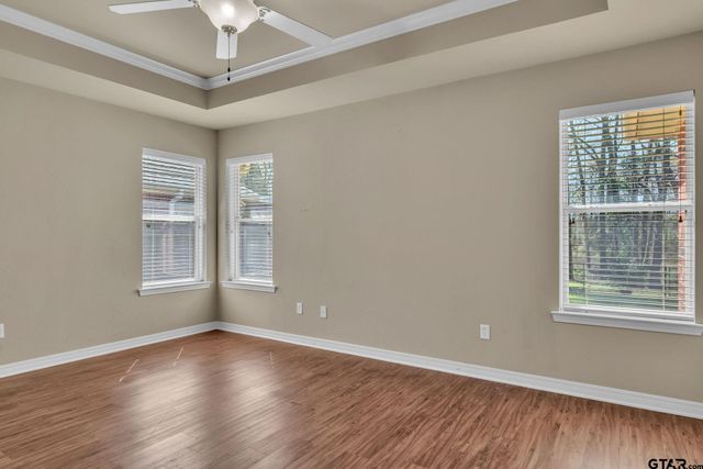 5 Oak Run, White Oak, TX 75693