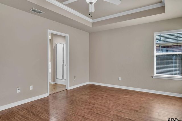 5 Oak Run, White Oak, TX 75693