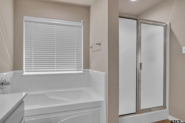 5 Oak Run, White Oak, TX 75693