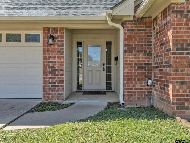 5 Oak Run, White Oak, TX 75693