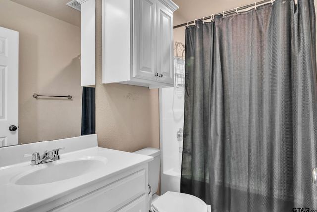5 Oak Run, White Oak, TX 75693