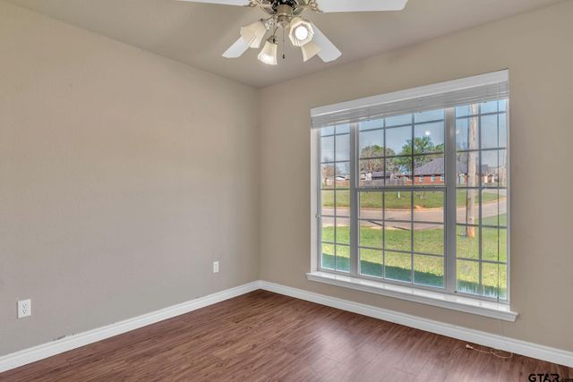 5 Oak Run, White Oak, TX 75693