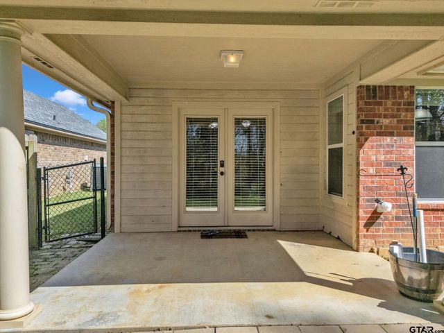 5 Oak Run, White Oak, TX 75693