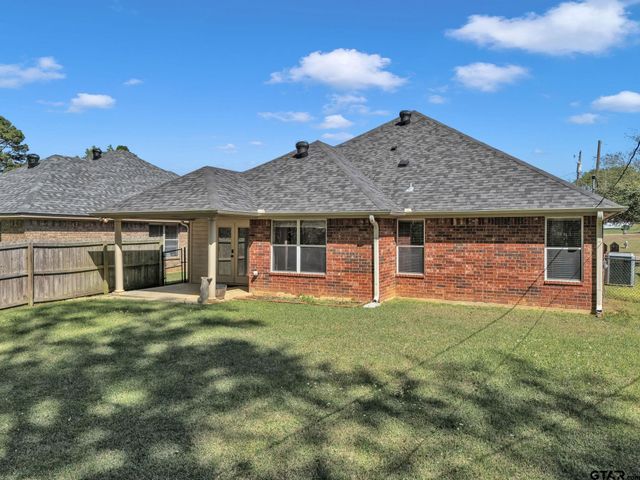 5 Oak Run, White Oak, TX 75693