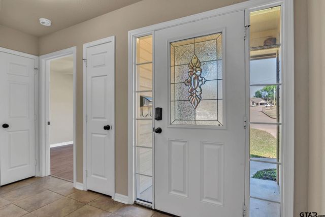 5 Oak Run, White Oak, TX 75693