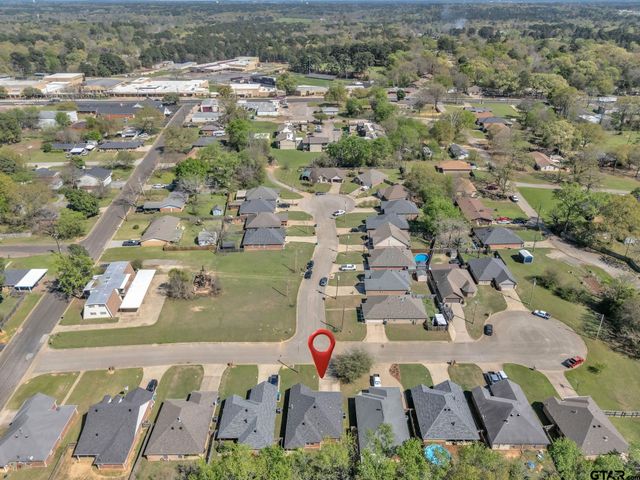 5 Oak Run, White Oak, TX 75693