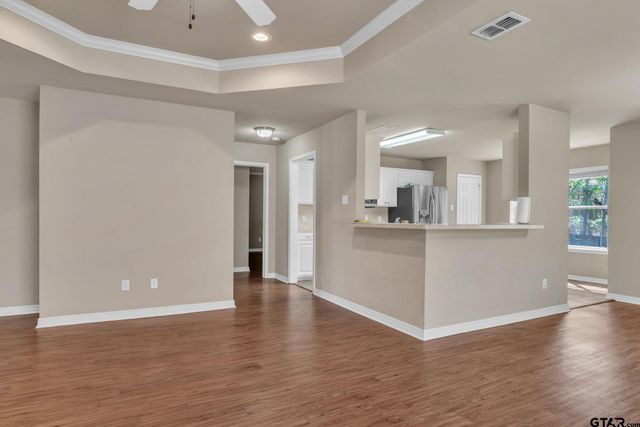 5 Oak Run, White Oak, TX 75693