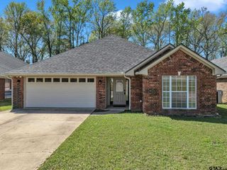 5 Oak Run, White Oak, TX 75693