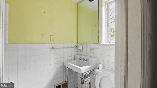 2351 49TH ST NW, Washington, DC 20007