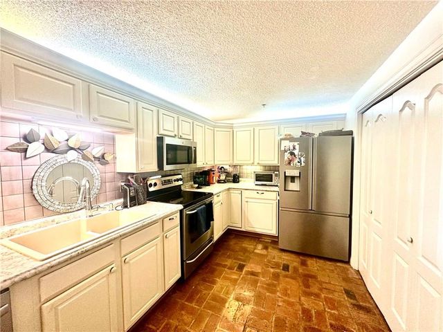 100 Tower Drive 403, Daphne, AL 36526