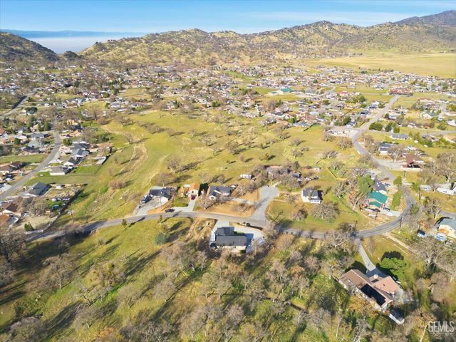 17820 Bold Venture Drive, Tehachapi, CA 93561