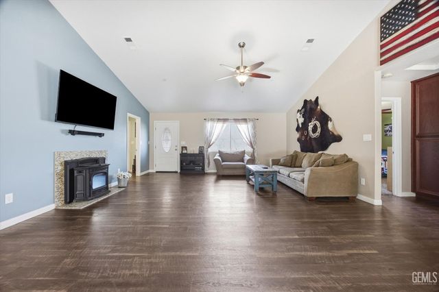 17820 Bold Venture Drive, Tehachapi, CA 93561