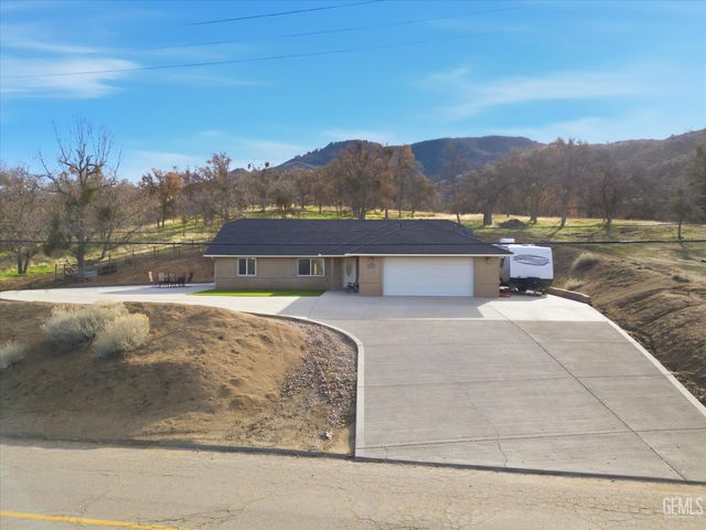 17820 Bold Venture Drive, Tehachapi, CA 93561