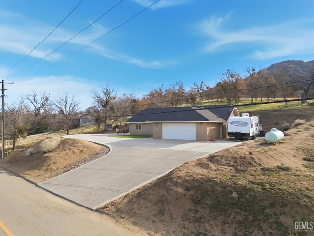 17820 Bold Venture Drive, Tehachapi, CA 93561