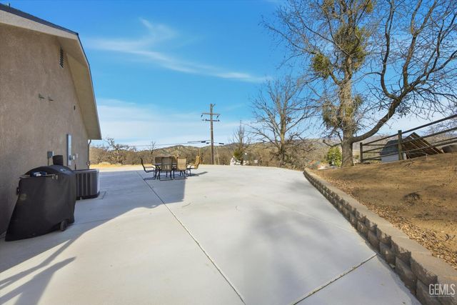 17820 Bold Venture Drive, Tehachapi, CA 93561