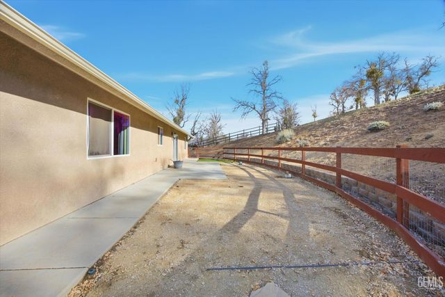 17820 Bold Venture Drive, Tehachapi, CA 93561