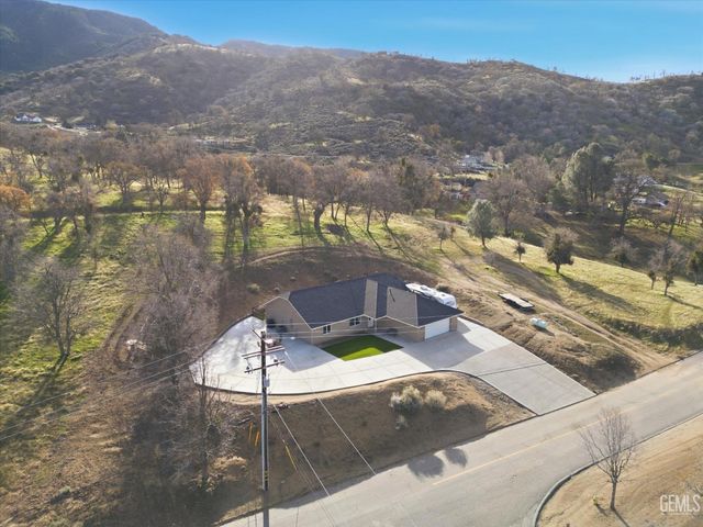 17820 Bold Venture Drive, Tehachapi, CA 93561