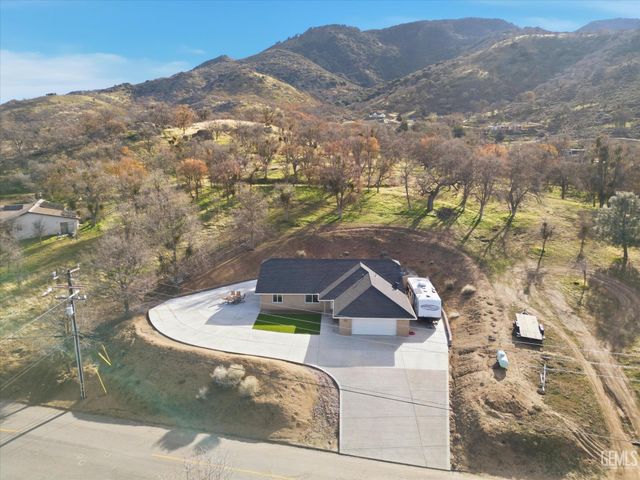 17820 Bold Venture Drive, Tehachapi, CA 93561