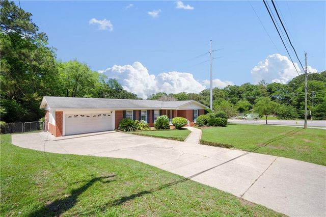 5000 Woodmere Street, Mobile, AL 36693