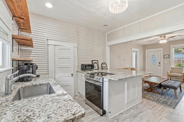 1917 College Avenue, Conway, AR 72034
