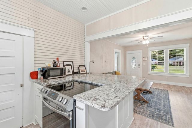 1917 College Avenue, Conway, AR 72034