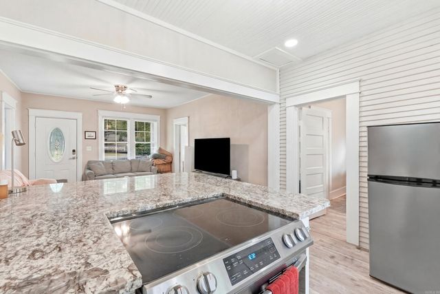 1917 College Avenue, Conway, AR 72034