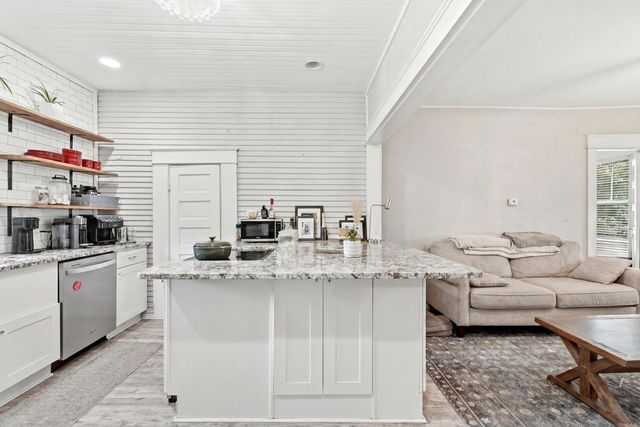 1917 College Avenue, Conway, AR 72034
