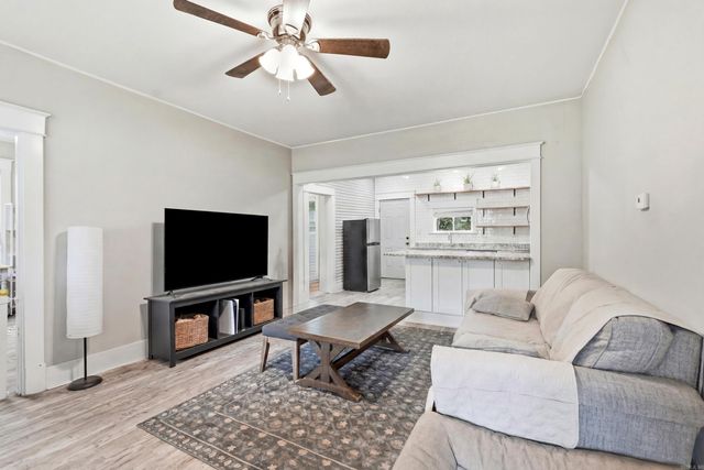 1917 College Avenue, Conway, AR 72034