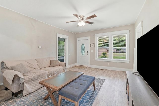1917 College Avenue, Conway, AR 72034