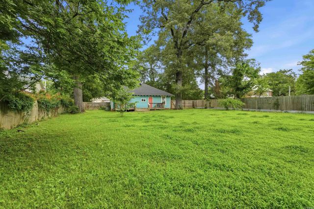 1917 College Avenue, Conway, AR 72034
