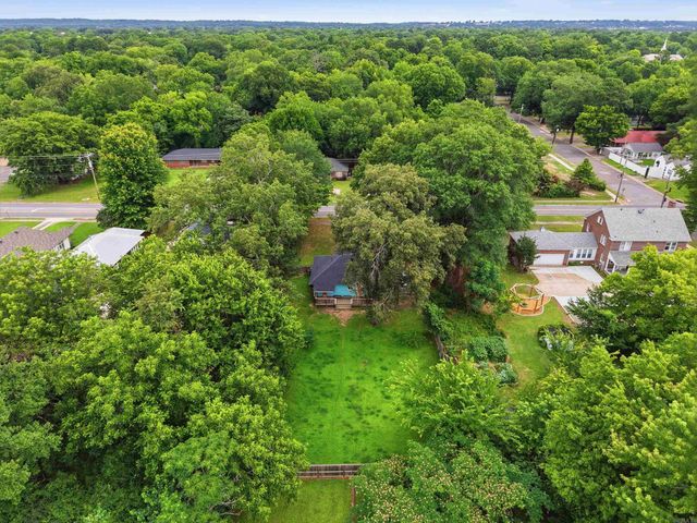 1917 College Avenue, Conway, AR 72034