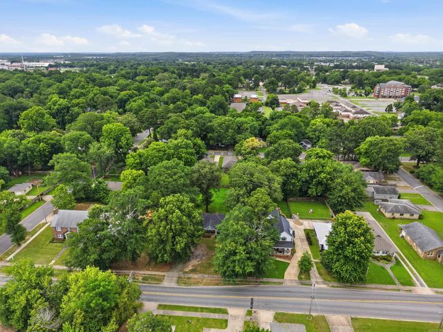1917 College Avenue, Conway, AR 72034