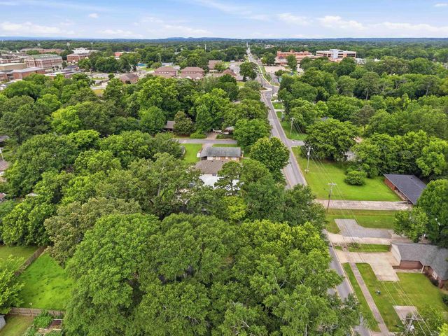 1917 College Avenue, Conway, AR 72034