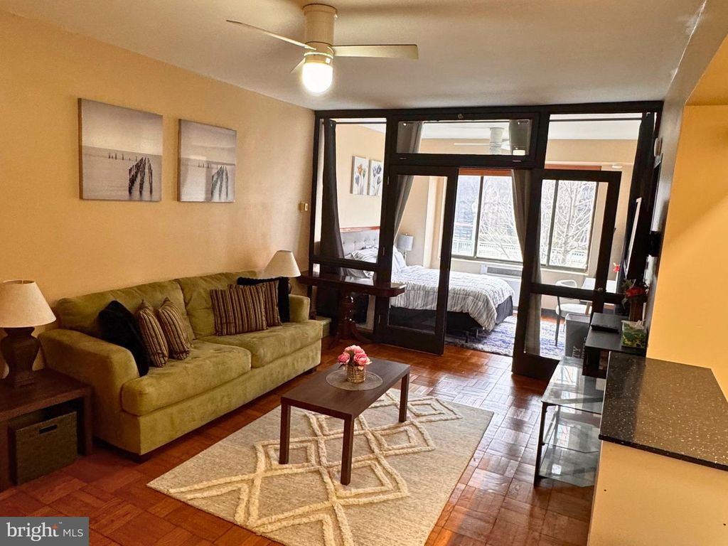 1 SCOTT CIR NW #105, Washington, DC 20036