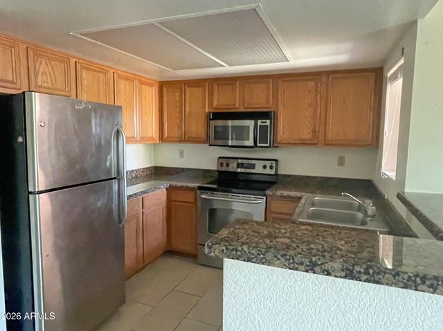 5757 W Eugie Avenue 2003, Glendale, AZ 85304