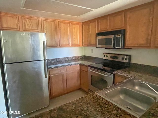 5757 W Eugie Avenue 2003, Glendale, AZ 85304